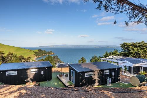 a house with a view of the ocean at Woodside Bay Chalets in Ostend