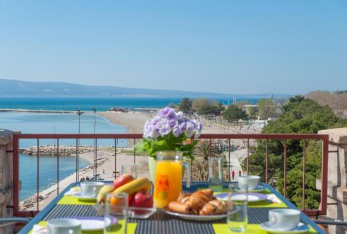 Zdjęcie z galerii obiektu TORETA Apartment - city center, beachfront w Omišu