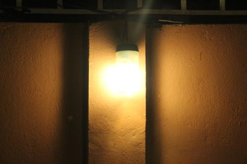 a light on the side of a wall at PAMA Hotel in Kampong Chhnang