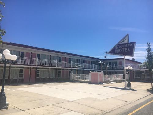 a building with a sign for a motel at Skylark Resort Motel in Wildwood