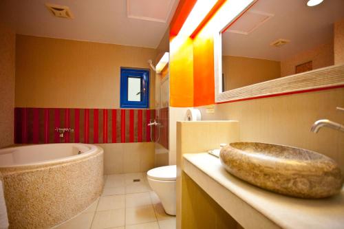Bilik mandi di Golden Sea Inn