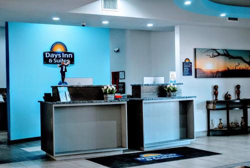a dogs inn strings sign in a store at Days Inn & Suites by Wyndham Lubbock Medical Center in Lubbock