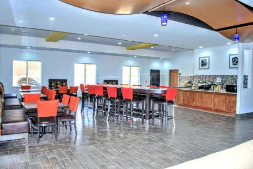 Imagen de la galería de Days Inn & Suites by Wyndham Lubbock Medical Center, en Lubbock