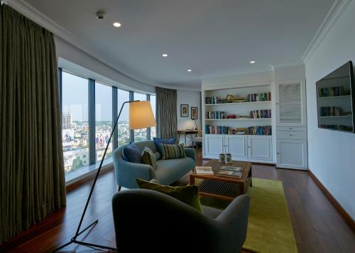 Posezení v ubytování The Waverly Hotel & Residences