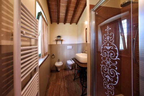Ένα μπάνιο στο La Gufaia - holiday house with private pool near Florence