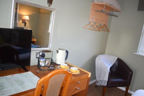 a room with a desk with a chair and a deskablish at Narrowboat at Weedon in Weedon Bec