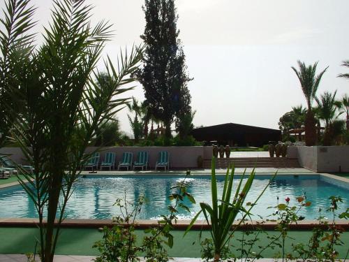 Kolam renang di atau dekat dengan Le Zat