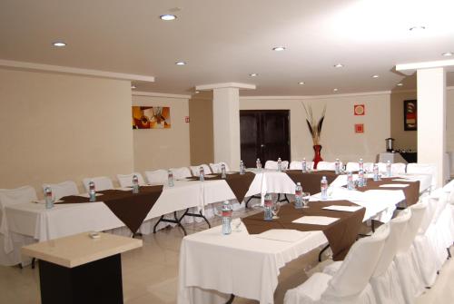 Ein Sitzbereich in der Unterkunft Wyndham Garden Aguascalientes Hotel & Casino