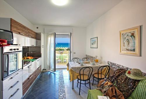 A kitchen or kitchenette at Residence Costa