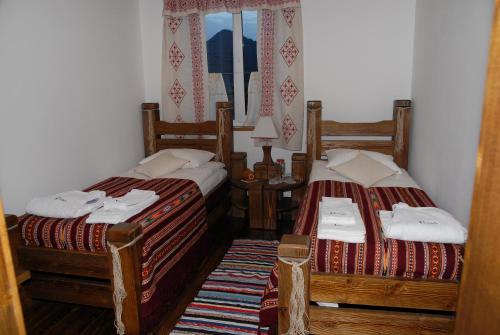 two beds sitting next to each other in a room at Туристично розважальний комплекс "Стіжок" in Berehomet