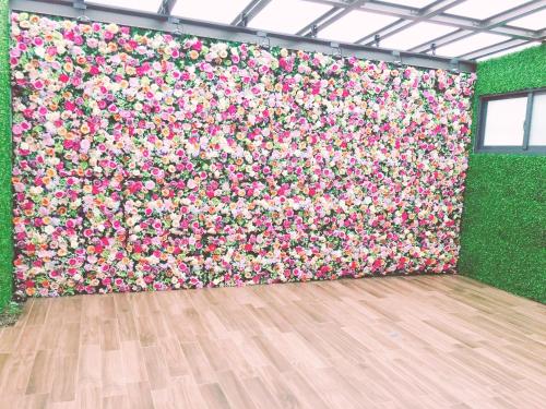 a wall covered in flowers in a room at Mori Inn in Beipu