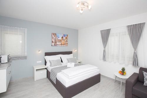 Posteľ alebo postele v izbe v ubytovaní Villa Apartments Art