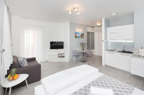 Villa Apartments Art