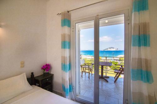 a bedroom with a bed and a view of the ocean at Villa Panorama in Keri