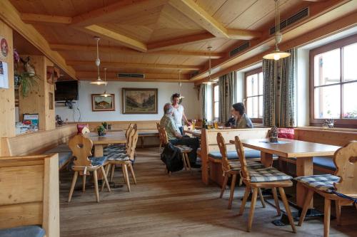 Ресторант или друго място за хранене в Gasthaus Furlhütte