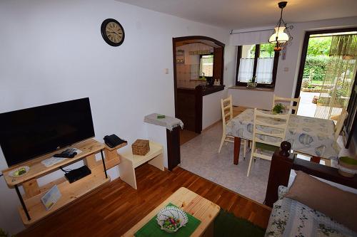 Μια τηλεόραση ή/και κέντρο ψυχαγωγίας στο Apartment Nika