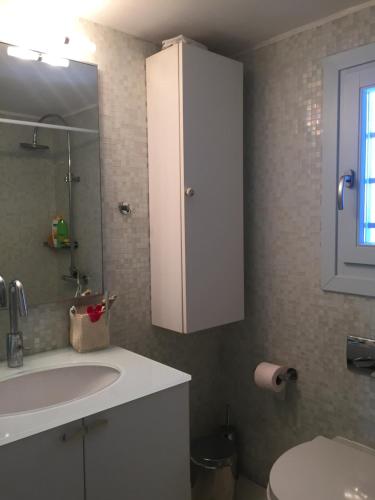 a bathroom with a sink and a cabinet in it at Seaside Heaven in Otziás