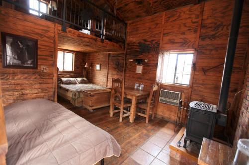Katil atau katil-katil dalam bilik di Grand Canyon Western Ranch
