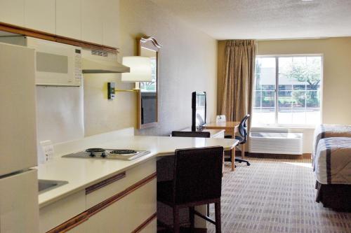 a room with a kitchen and a living room at Extended Stay America Select Suites - St Louis - Airport - Central in Bridgeton