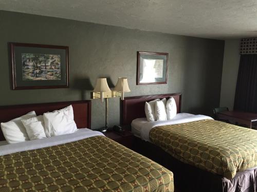 Posteľ alebo postele v izbe v ubytovaní Americas Best Value Inn-Norman