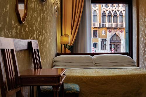 
a bedroom with a bed and a window at Hotel Galleria in Venice
