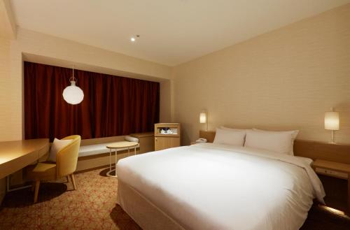 Tempat tidur dalam kamar di Keio Plaza Hotel Sapporo