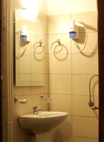 a bathroom with a sink and a mirror at Hotel Figalia in Kala Nera