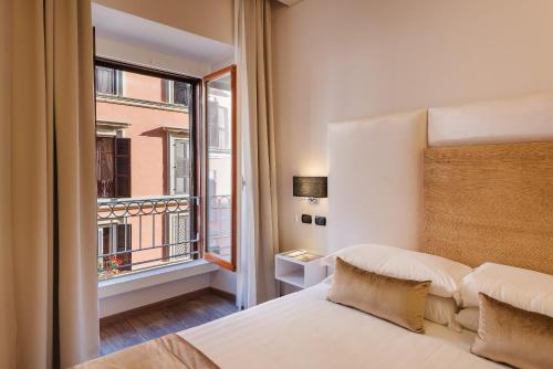 Un pat sau paturi într-o cameră la Etruska luxury Trastevere
