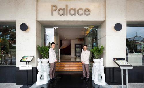 Palace Hotel Saigon tesisinde çalışanlar