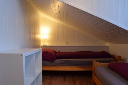 Ein Bett oder Betten in einem Zimmer der Unterkunft Tgesa Tieni