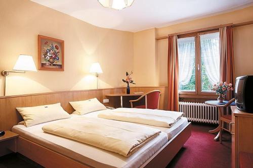 Ліжко або ліжка в номері Hotel Garni Krone