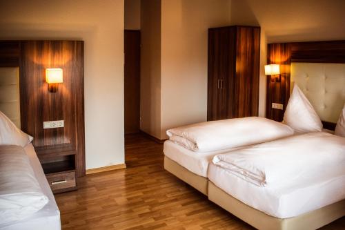 Ένα ή περισσότερα κρεβάτια σε δωμάτιο στο Hotel Ehranger Hof