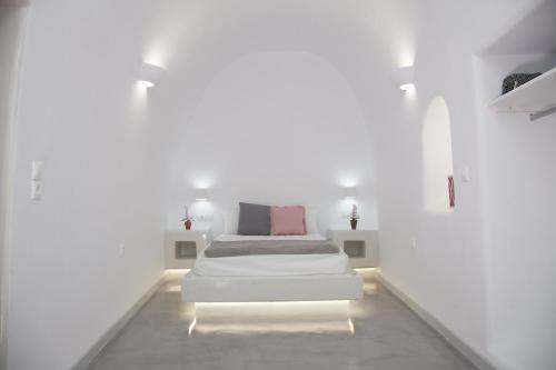 Кровать или кровати в номере Lefteris Traditional Rooms