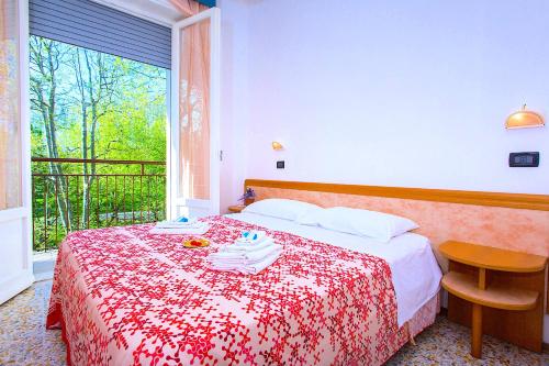 Un ou plusieurs lits dans un hébergement de l'établissement Hotel Majorca
