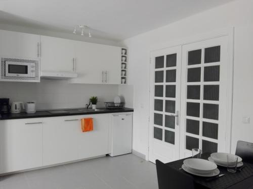 Apartamento Renovado,vistas piscina, aire acondicionado,wifi