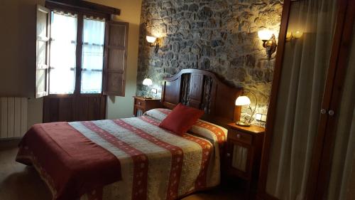 Łóżko lub łóżka w pokoju w obiekcie Hotel Rural Casa Cueto