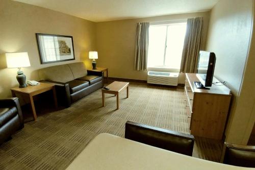 a living room with a couch and a television at Extended Stay America Suites - North Chesterfield - Arboretum in Richmond