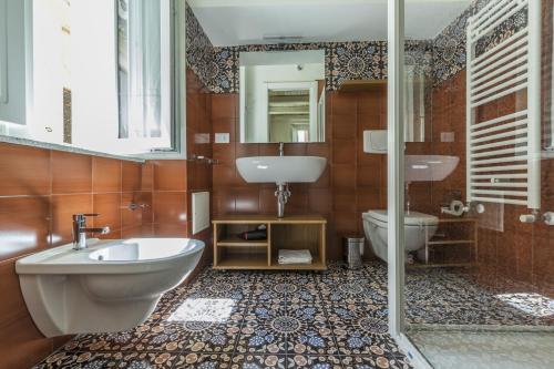 A bathroom at B&B Cerasarella