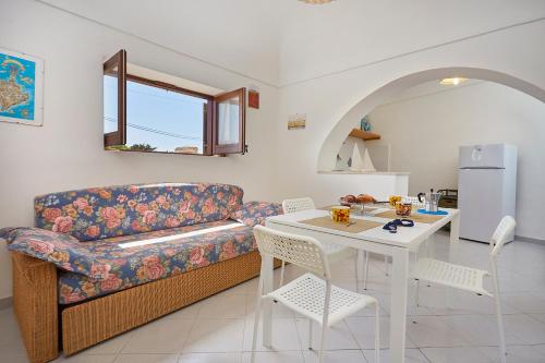 a living room with a couch and a table at Case Canino in Favignana