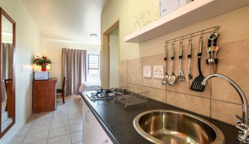 A kitchen or kitchenette at Kathu Inn