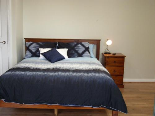 Una cama o camas en una habitación de Ruby Rose