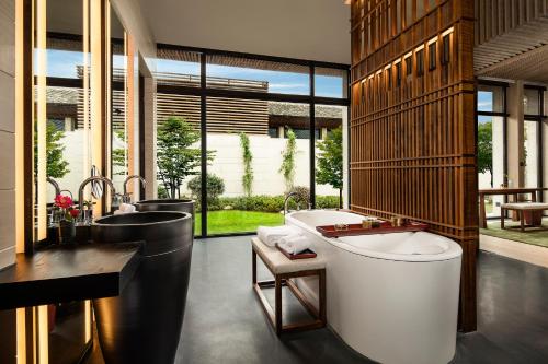 朱家角安麓酒店 Ahn Luh Zhujiajiaoにあるシーティングエリア