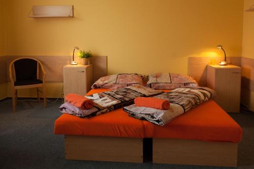 Postel nebo postele na pokoji v ubytování Apartmány REKO Kadaň