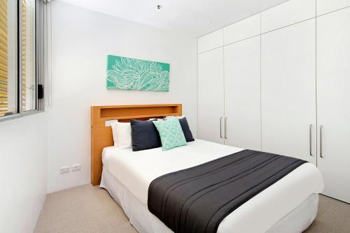 Ein Bett oder Betten in einem Zimmer der Unterkunft ULTIQA Air On Broadbeach