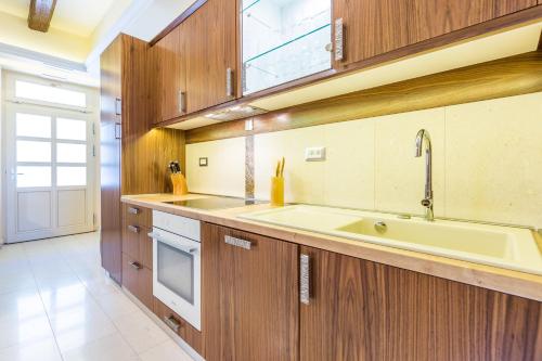 Kuchyň nebo kuchyňský kout v ubytování Villas Arbia - Margita Deluxe Beach Hotel