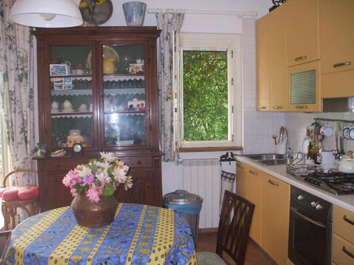 Η κουζίνα ή μικρή κουζίνα στο Villa Scimmia