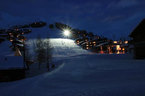a ski slope at night with a light on it at Gruppenhaus im Walliser Alpstyle in Rosswald