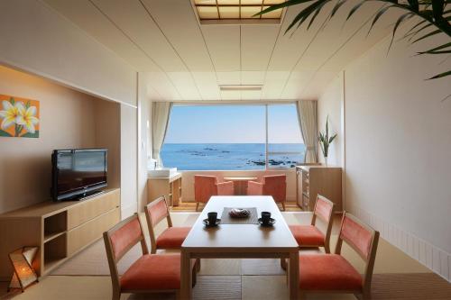 TV a/nebo společenská místnost v ubytování Shirahama Ocean Resort