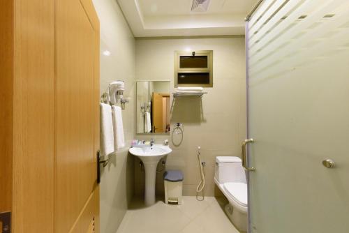Fiori Hotel Suites tesisinde bir banyo