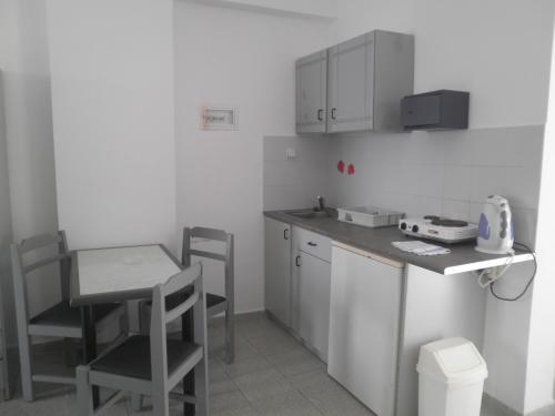 Dapur atau dapur kecil di Haridimos Apartments
